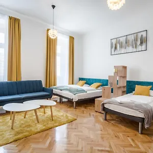 Bpr Stylish Vagabond With Ac Apartamento Budapest